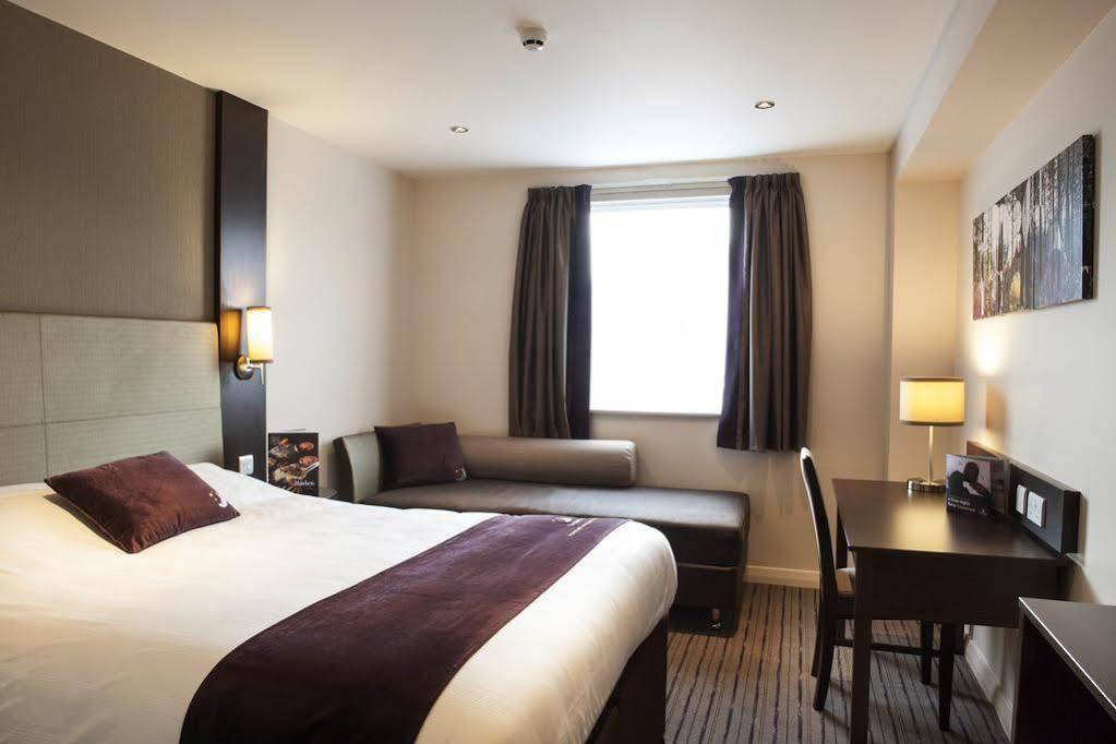 Premier Inn Premier Inn York South West エクステリア 写真