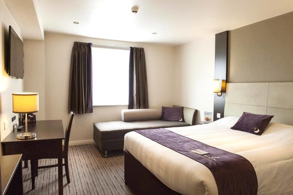 Premier Inn Premier Inn York South West エクステリア 写真