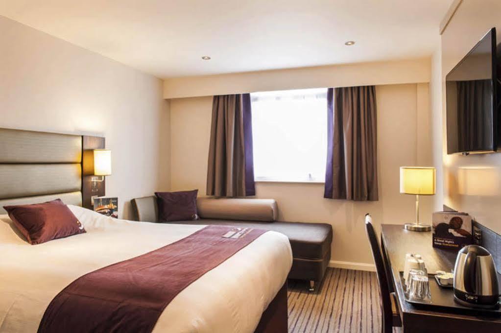 Premier Inn Premier Inn York South West エクステリア 写真